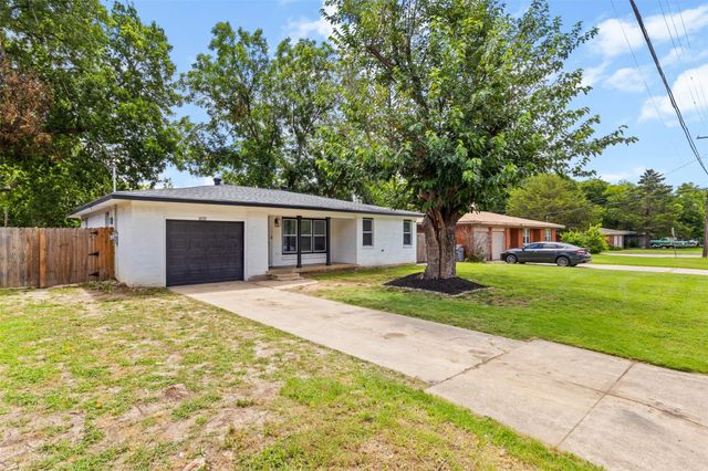 1035 Warden St — Benbrook Lakeside Add