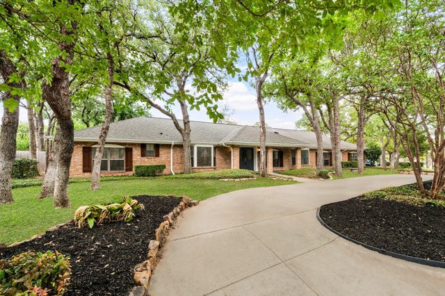 2 Lake Forest Dr — Lake Forest Village Ph 2
