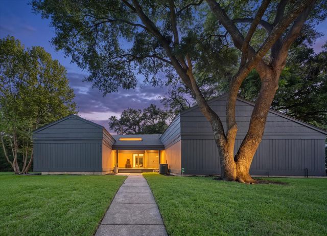 656 The Meadows Pkwy — SOUTH MEADOWS