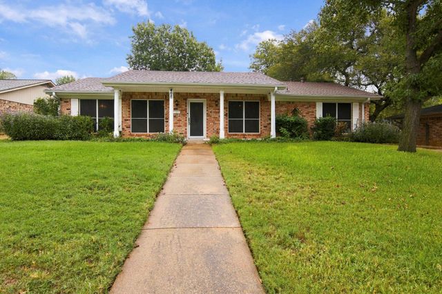 408 Englewood Ln — Oak Timber