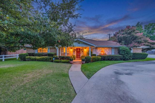 6400 Chapman Dr — S4682 RIDGECREST ADDITION SEC 2,3 ACR