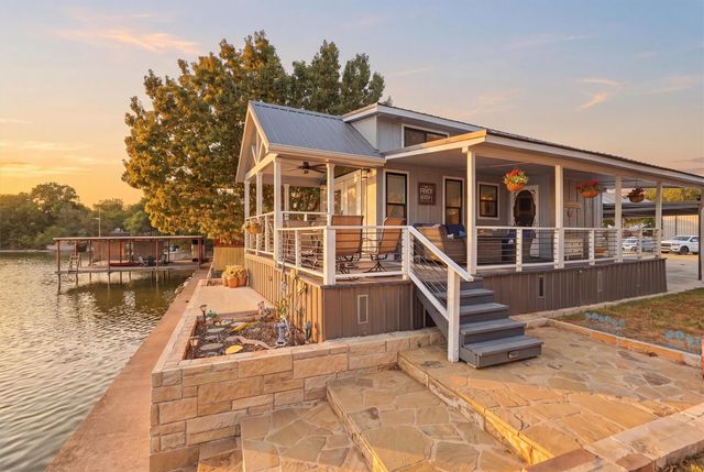817 Brazos Harbor Cir — Brazos Harbor Mobile Home Park Ph Three