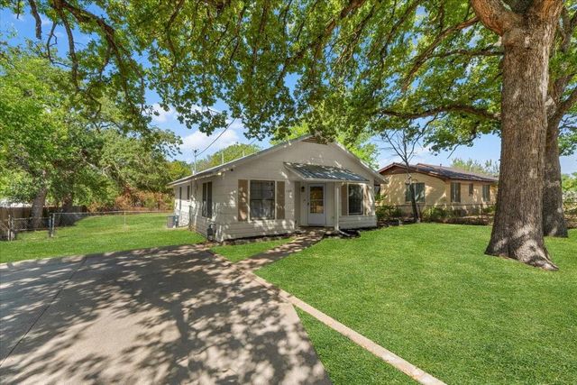 1309 N Elm St — Carters