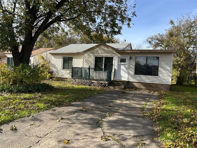 2210 Vine