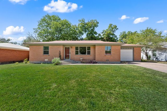 1134 Usher St — Benbrook Lakeside Add