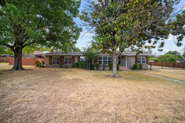 3709 Pecan Park Dr — Highland Park