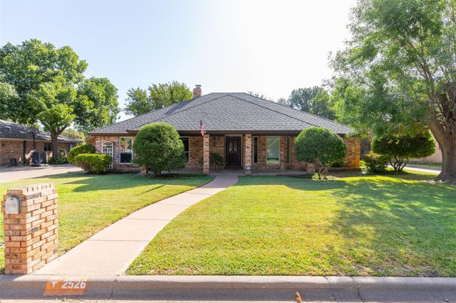 2526 Woodlake Dr — Woodlake