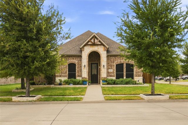 1612 Tyler St — Estates North Grv-Ph 1