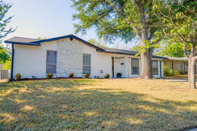 313 Boulder Ct — Summercrest