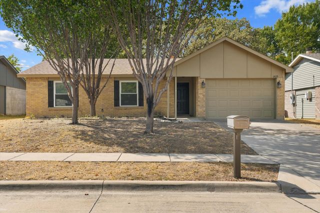 6429 Yarmouth Ave — North Park Estates