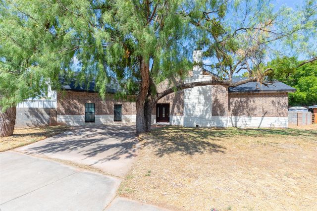 1394 S Pioneer Dr — Elmwood West South Ext