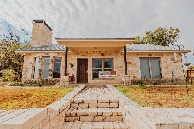 600 Finney Dr — Vintage Oaks