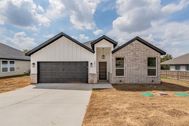 5824 Stonegate Cir — Canyon Creek