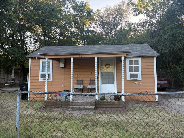 523 N 3rd St — R Horton
