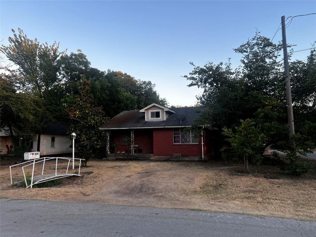 200 E Indiana Ave — Ludewick