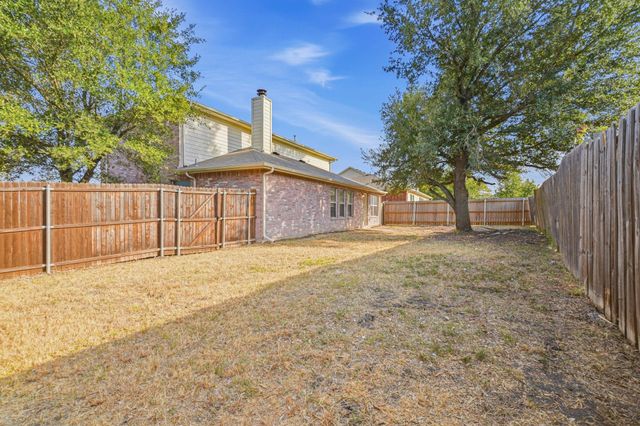 1002 Chatham Ln — Windmill Farms
