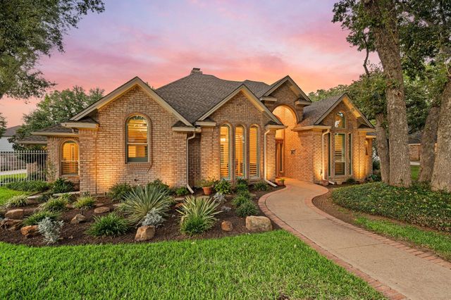 2504 Highland Meadow Dr — Highland Meadows Add