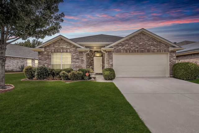 6833 Bluff View Dr — Park Vista Add