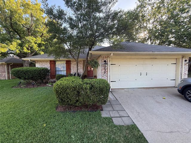 737 Hampshire Dr — Summercrest