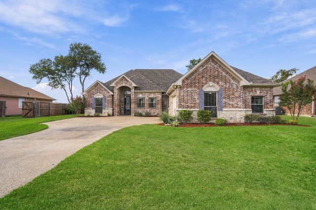 810 Woodcrest Dr — Sleepy Hollow Manor
