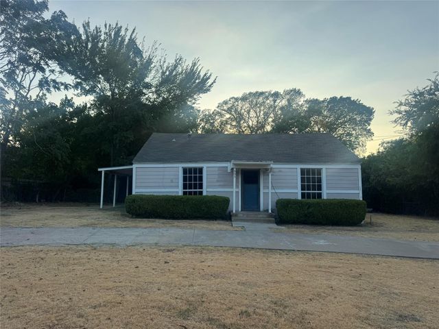 803 N Joe Wilson Rd — J W DARBY