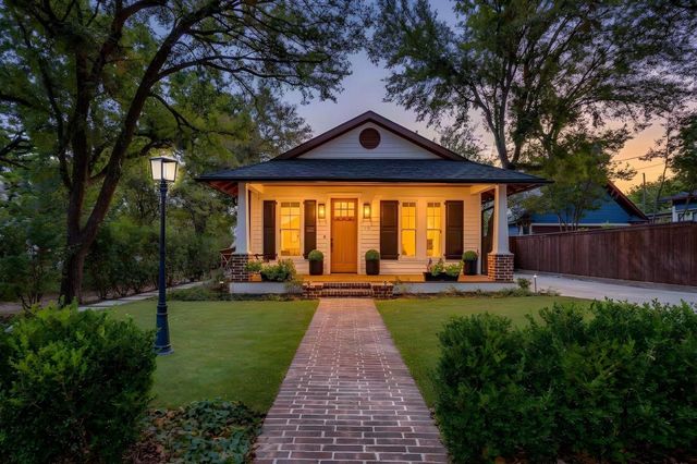 119 W Bluff St — Chism