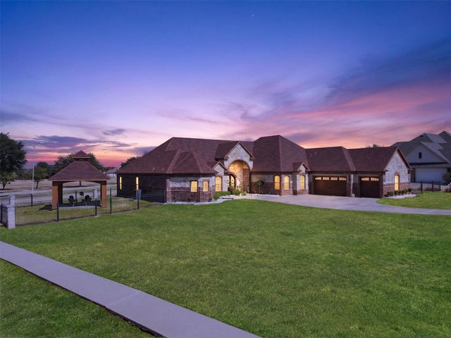 2521 Garrett Ct — Lake Ridge Sec 21