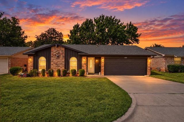 409 Arthur Dr — Hurst Terrace Add