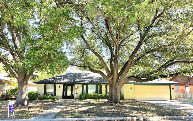 4620 Starlight Dr — Diamond Oaks North Add