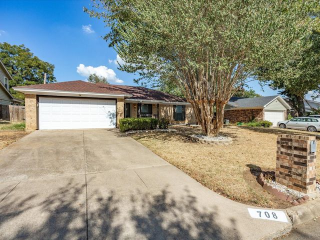 708 NW Sandra Ln — Crestmoor Park