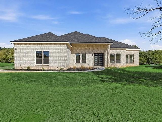 2304 Candlestick Dr — Pecan Plantation