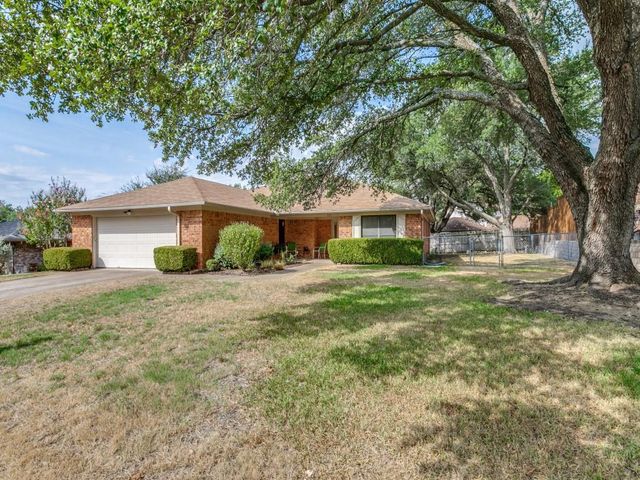 221 Meadowhill Dr — Westpark Add