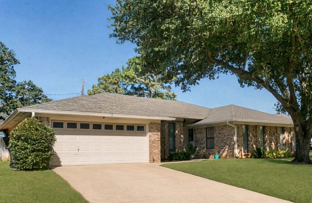 2077 Parkridge Dr — Mayfair North Add