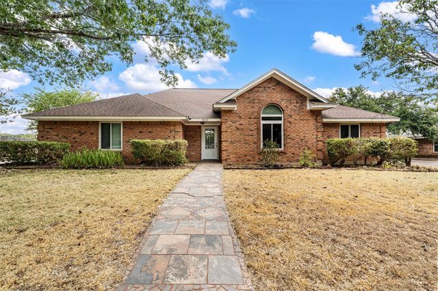812 Regina Dr — Gross-Yowell Sub