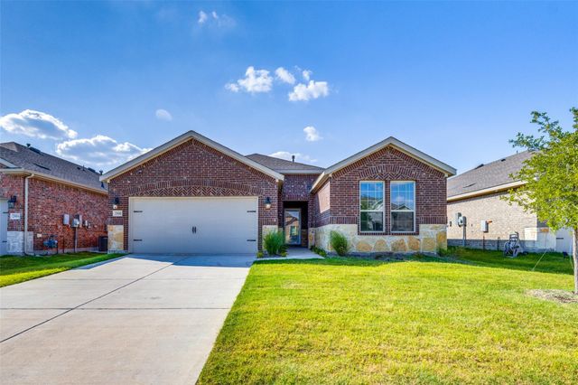 2000 Stinnet St — Woods At Lindsey Place Ph 1, The