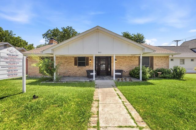 302 N Jackson Ave — Brown & Burns