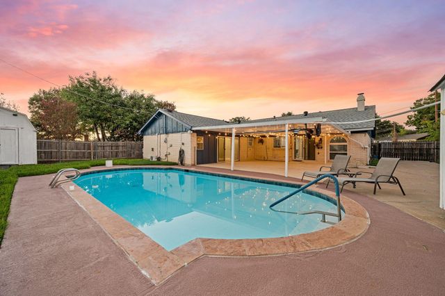 633 Lewis Dr — Owens Oaks Add