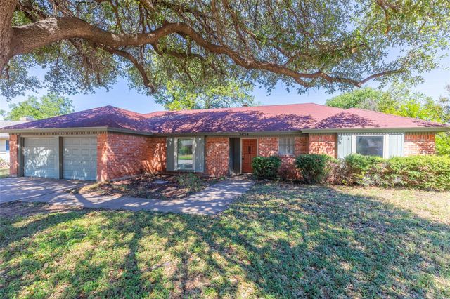 3434 Santa Monica Dr — Wychwood Plaza