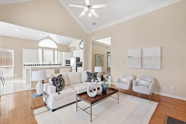 1447 Falls Rd — Eagle Point Village Riverchase