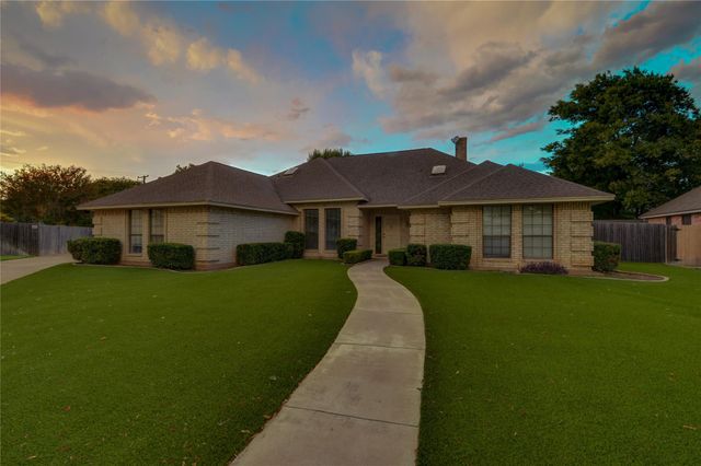 8240 Saddlebrook Dr — Meadows Add