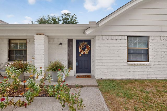 2060 Trailwood Dr W — Briarwood Country Estates