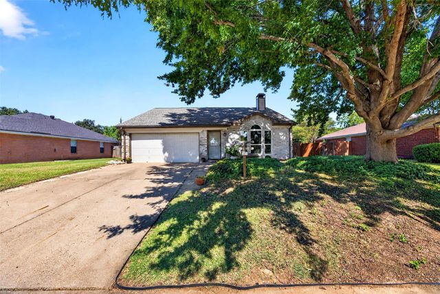 203 Briarglen Dr — Meadowbrooke 01