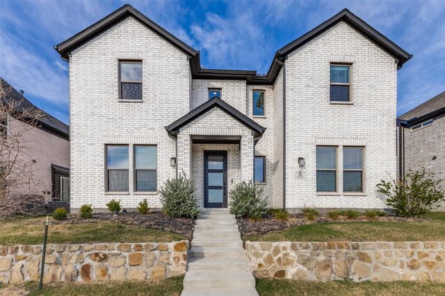 252 Golden Run Dr — Edgewater