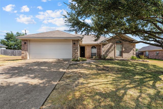 624 Willow Creek Dr — Willow Creek