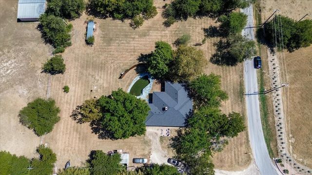 3211 Bluegrass Dr — Clearview Estate South