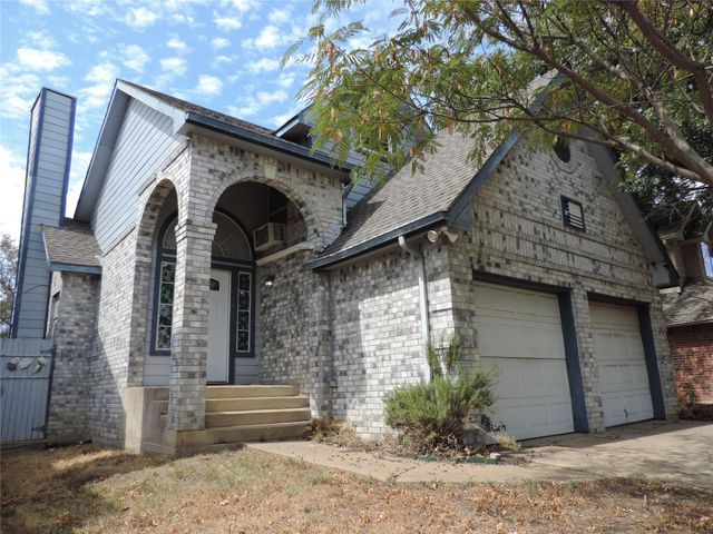 6825 W Driffield Ct — Windsor Park Addition