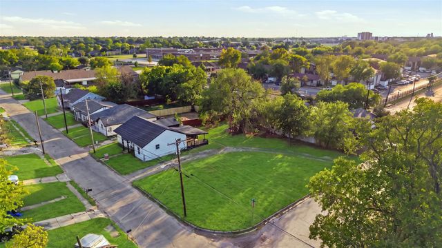 4302 Roberts St — Orig Town Of Greenville