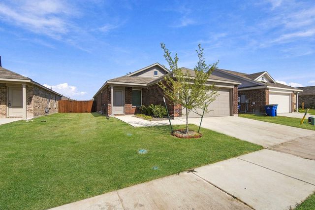 2052 Shady Oaks Dr — Prairie View Ph 1b