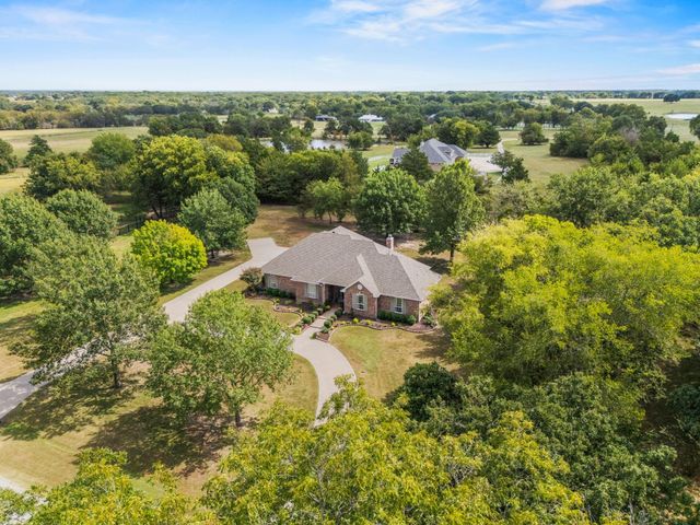 1 Bluebonnet Trl — Five Branch Creek Add