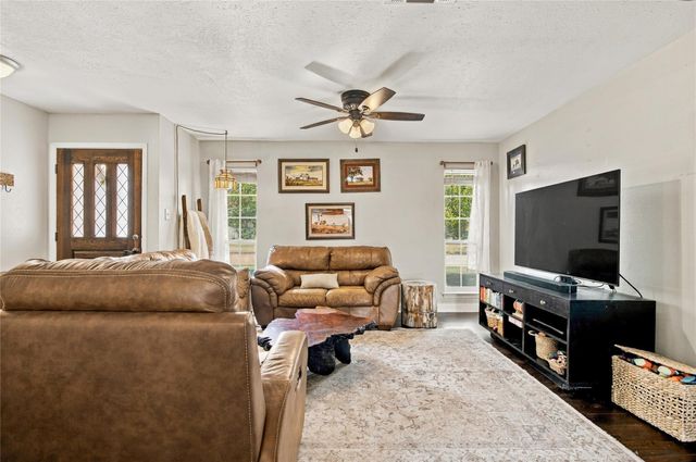 1117 Cozby St E — Benbrook Lakeside Add